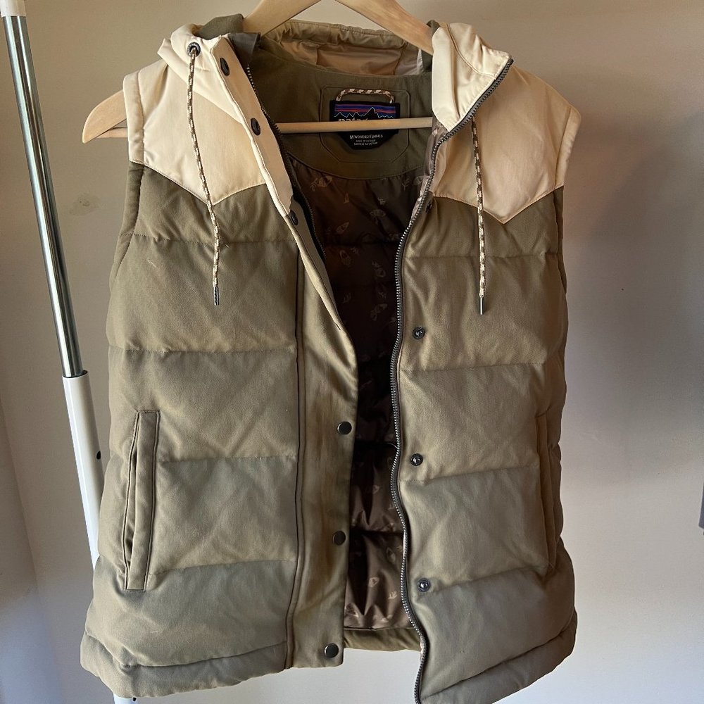 Patagonia Women's Bivy Hooded Vest in green/cream